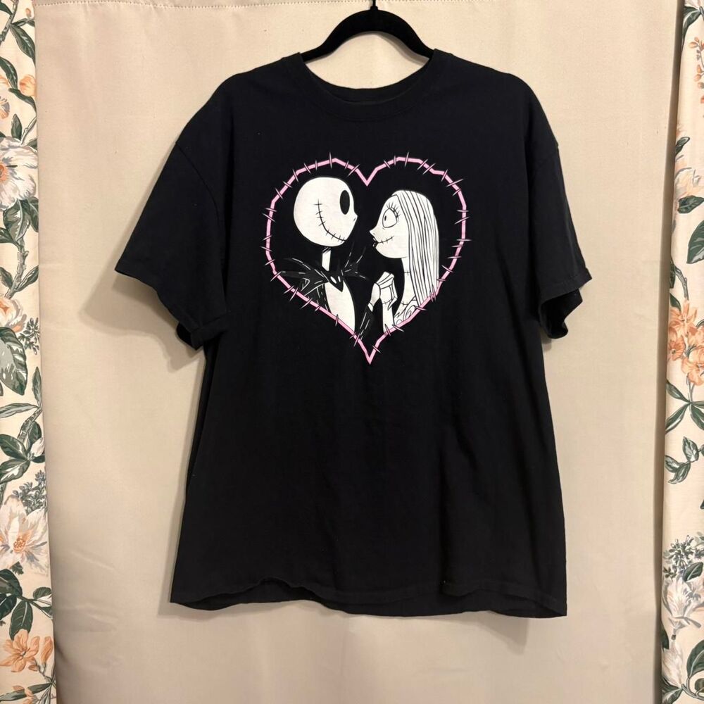 Disney Women's Black and Navy T-shirt